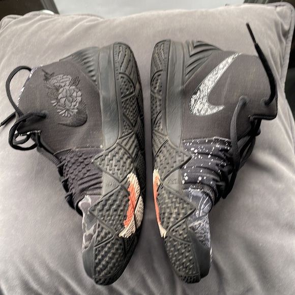 Kids size 6Y - Picture 2 of 4